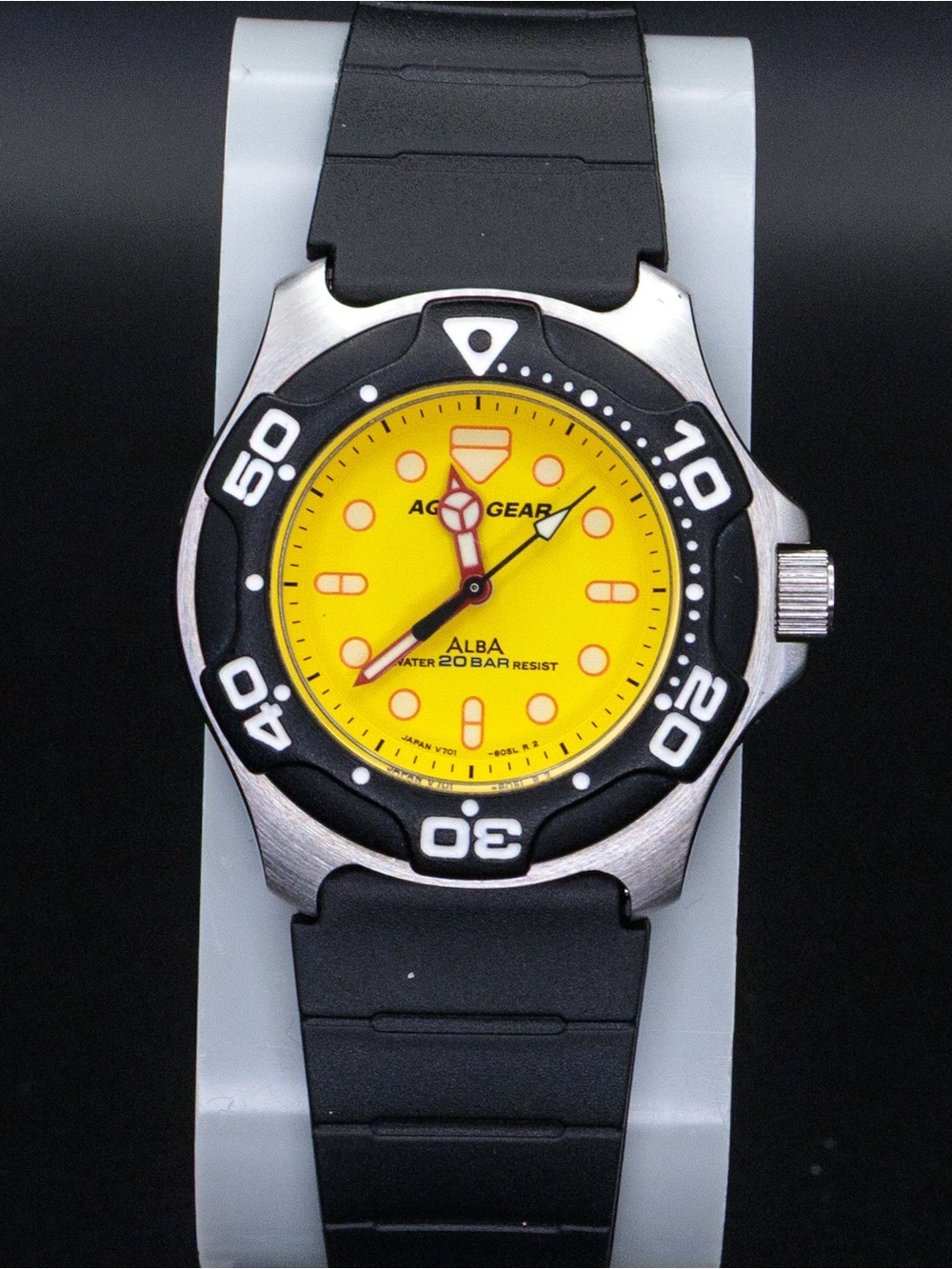 Seiko Alba Rare Aqua Gear V701-6050 Yellow 32mm Vintage JDM Import Dive Watch